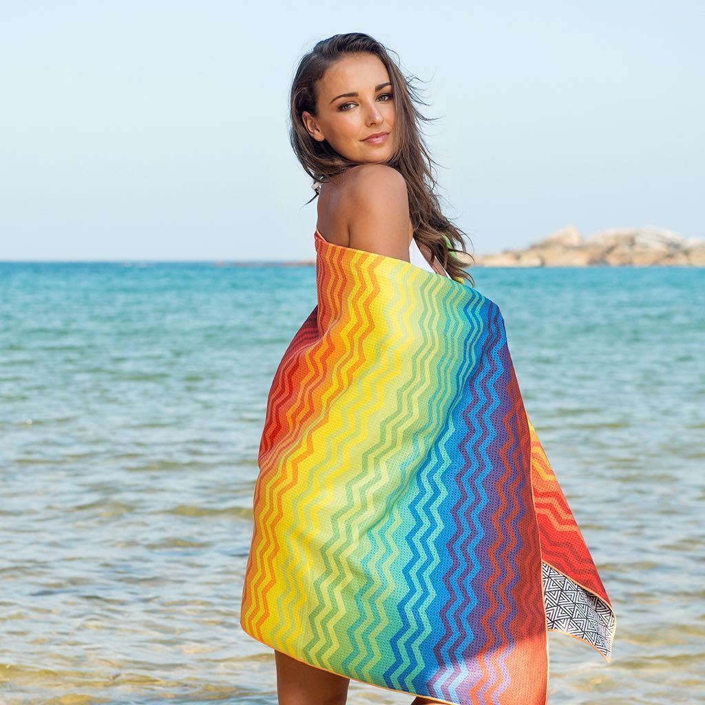 Tesalate Sand-Free Towel - Heartbeats - with model