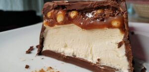 You can make a giant Snickers ice cream bar at home and it’s super easy