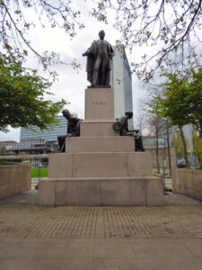 Calls for the Robert Peel statue to be removed from Piccadilly Gardens