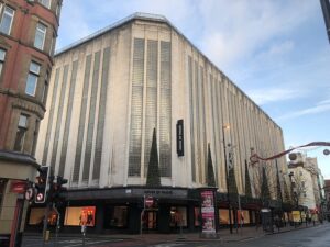 Deansgate closed this morning after man spotted ‘making threats with gun’