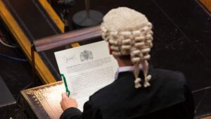 Barristers in England and Wales vote to go on all-out strike