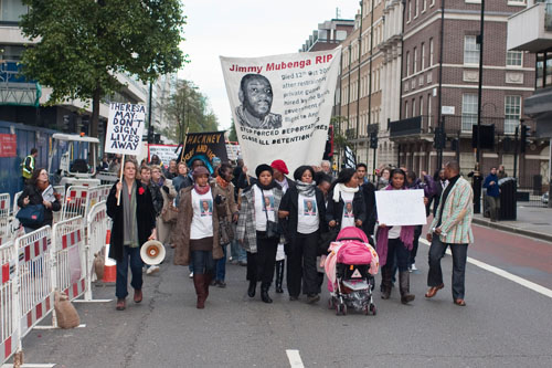 Adrienne Makenda Kambana leads the march to the Home Office a month after Jimmy Mubenga's death in November 2010 (© Marcin Gulbicki)