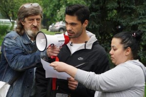 People in Budapest speak out against the planned demolition of their homes, having organised with the help of AVM. Image taken from http://avarosmindenkie.blog.hu/