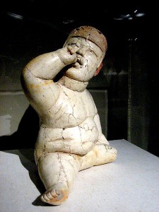 Las Bocas style figurine in the Metropolitan Museum of Art. Photo by Aimee W. via Wikipedia.jpg. Las Bocas Style Figurien in the collection of the Metropolitan Museum of Art, Photo by Aimee W. via Wikipedia