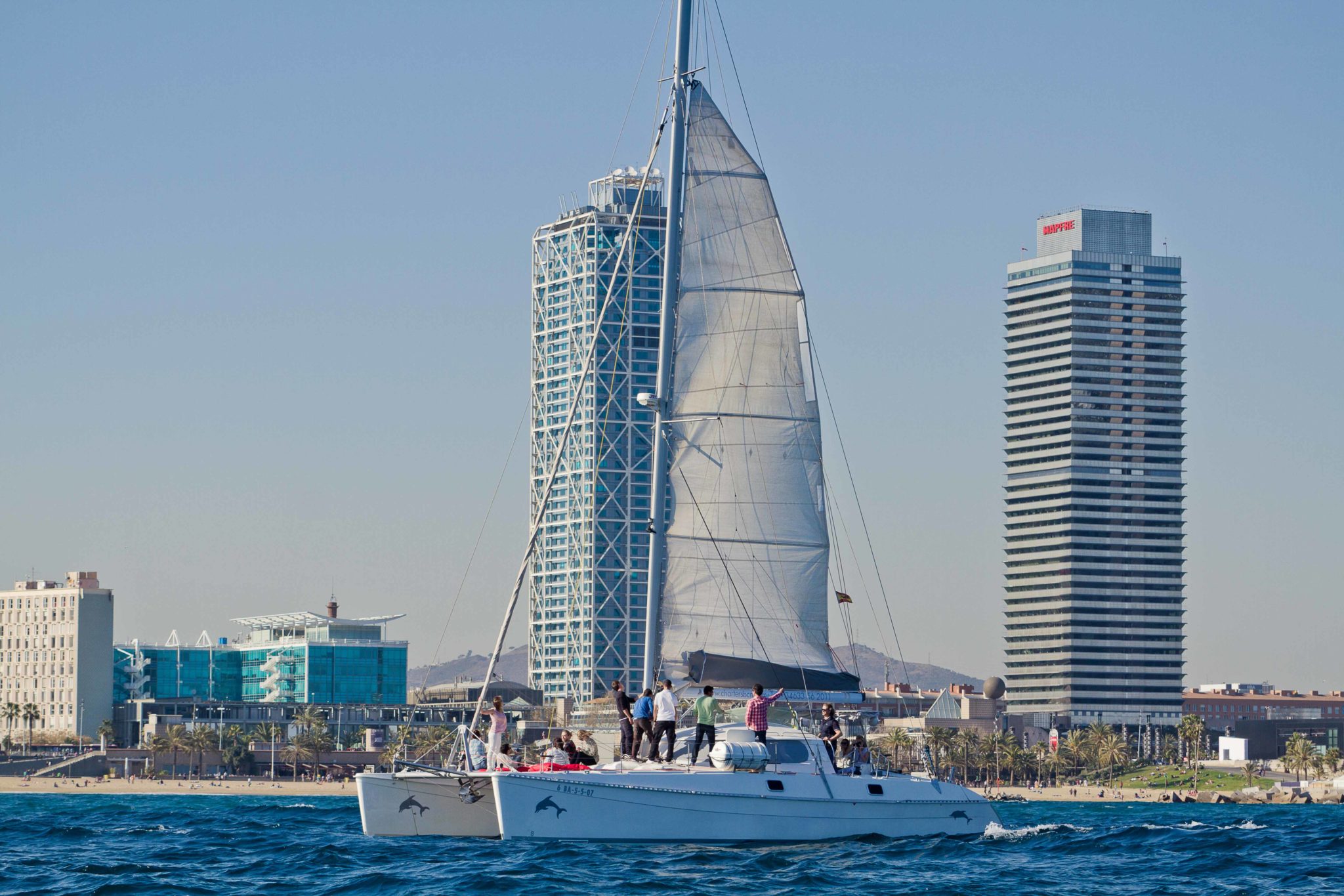 catamaran-privado-en-barcelona-1-scaled-2