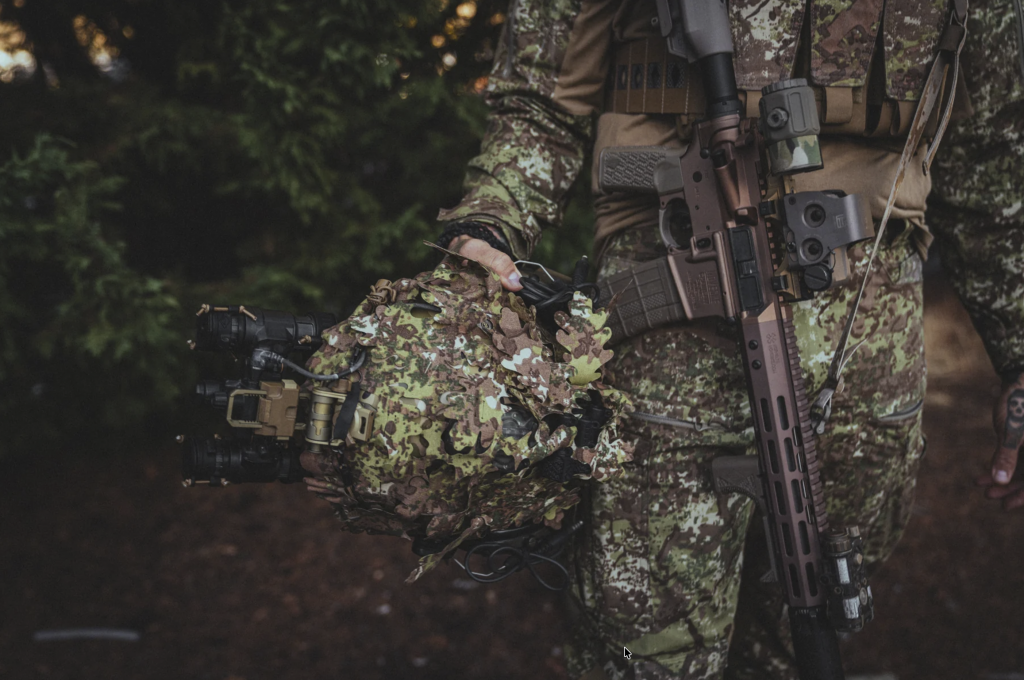 IRREGULAR OAKLEAF HELMET SCRIM 