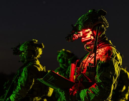 Weitere Nachtsichtbrillen für die Truppe Die "Bildverstärkerbrille querschnittlich" ist die Nachtsichtbrille der Bundeswehr