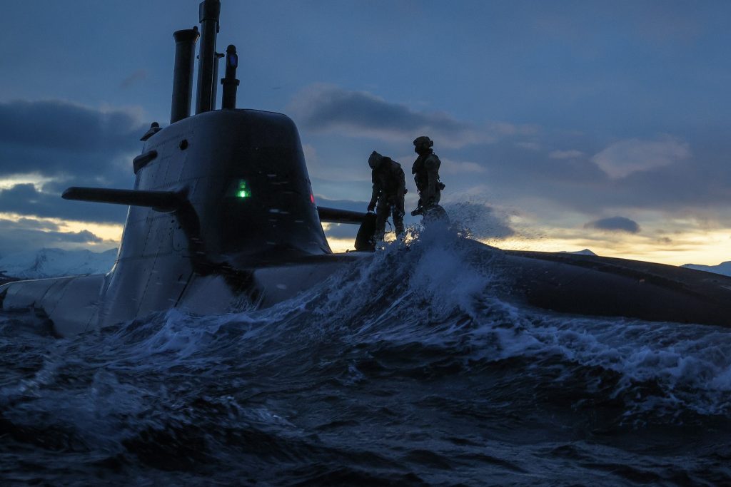 ROYAL MARINES HITCH A SUBMARINE RIDE