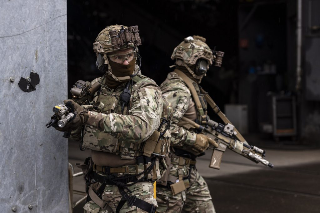 kinetixx tactical x-roar glove