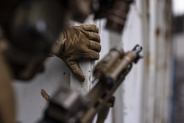 kinetixx tactical x-roar glove