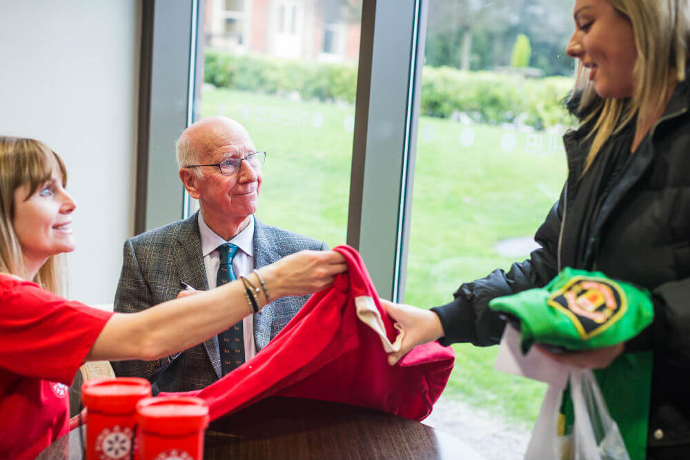 shirt-signing_11