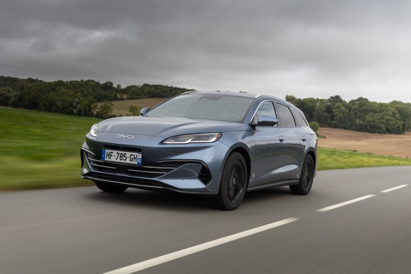 BYD announces pricing and specification for new SEAL 6 DM-i Saloon and Touring