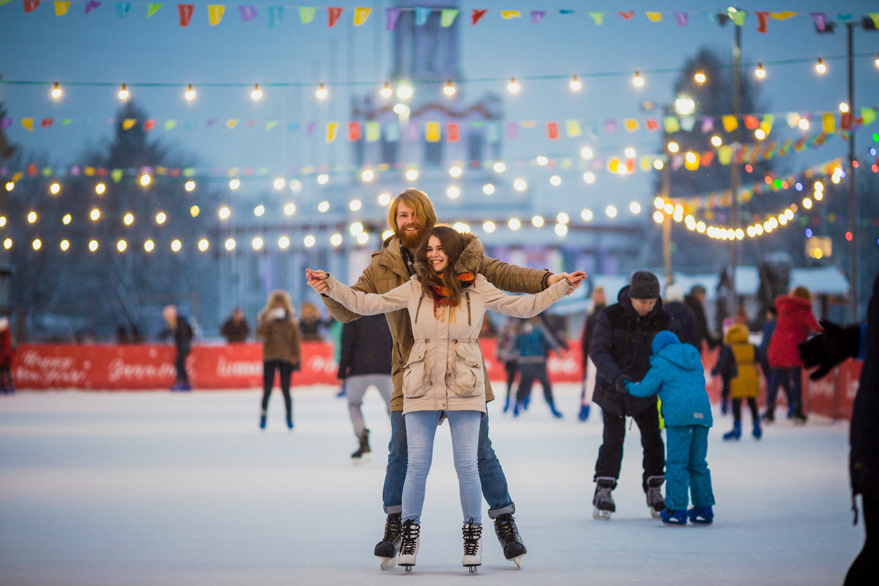 dating-on-ice_hero-desktop_CM-website