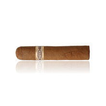 A single Petit Robusto on a white background