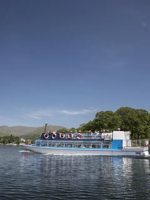 Red cruise stops at Windermere jetty museum