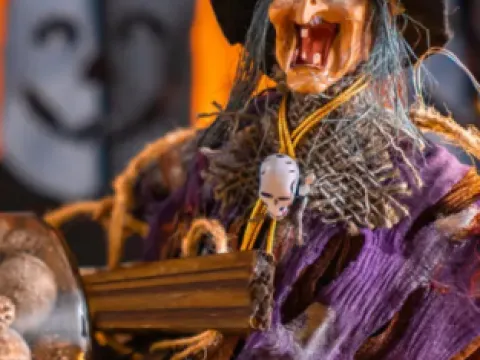 Fun Spooky Crafts @ The World of Beatrix Potter Attraction