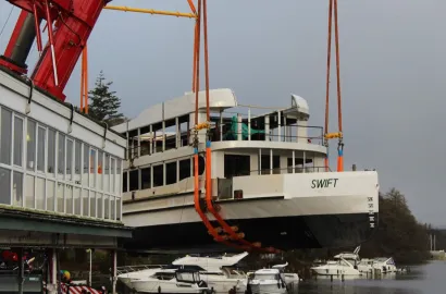 Swift being lowered into Windermere
