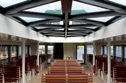 Light & spacious upper deck with removable glass windows