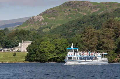 Lakeland II passing Brathay Hall