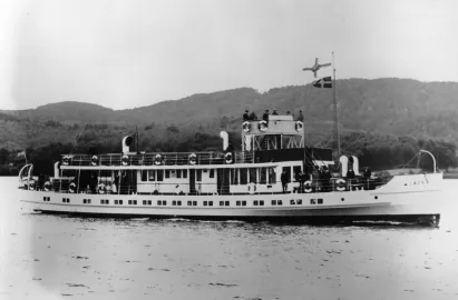 An early photo of MV Swan on Windermere