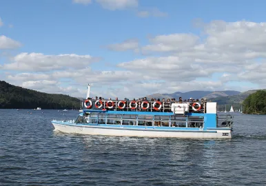 This vessel include a licensed bar, refreshments, heated lower deck and toilets.