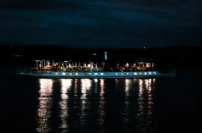 Our boats can be hired for evening events up to 1 hour after sunset.