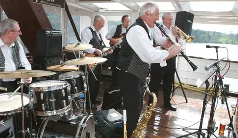 Buffet Cruise news images 2022 04