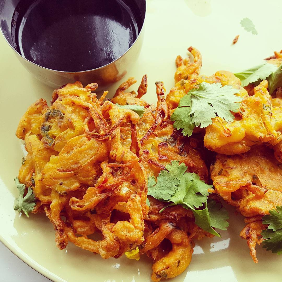 Deliciously Crunchy Onion Pakoras or Onion Bhajji’s