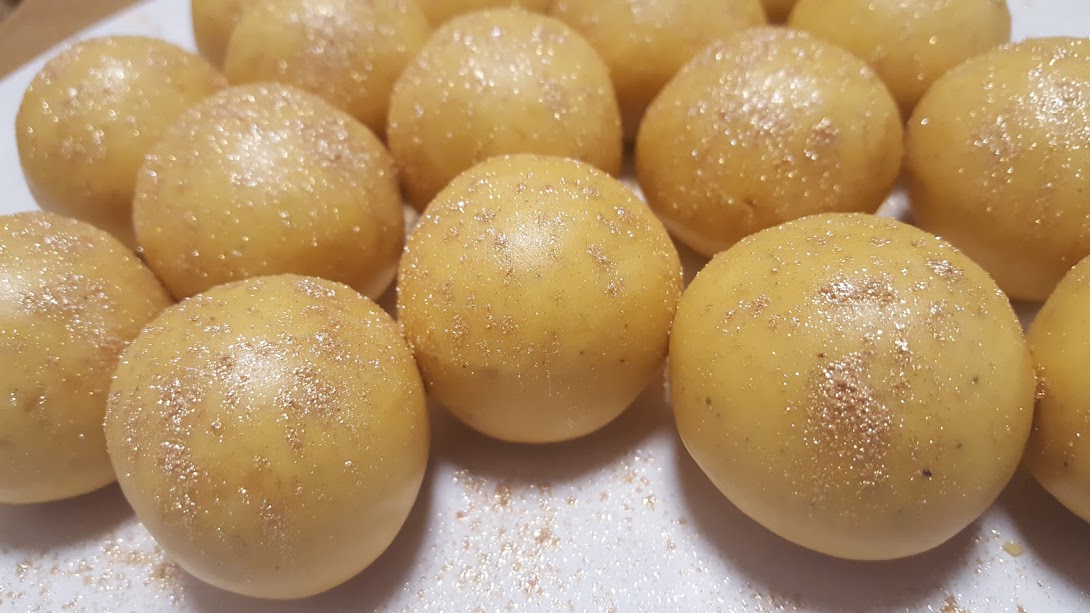 Mom’s Delicious Besan Ladoo Recipe