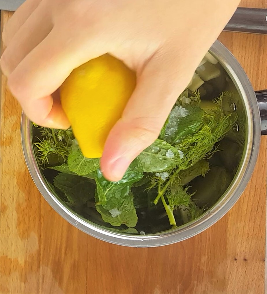 Cucumber soup process photos