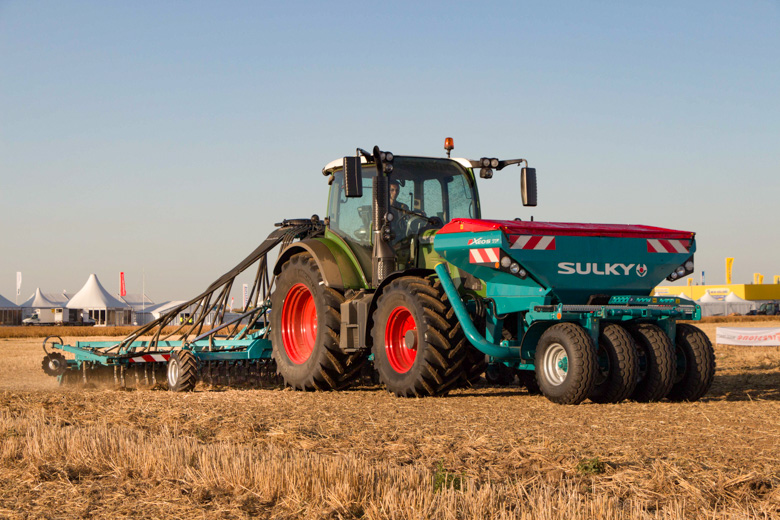 KRONOS pneumatic tine seed drill