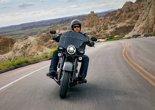 New Harley-Davidson Deadwood™ motorcycle delivers stripped down vintage style