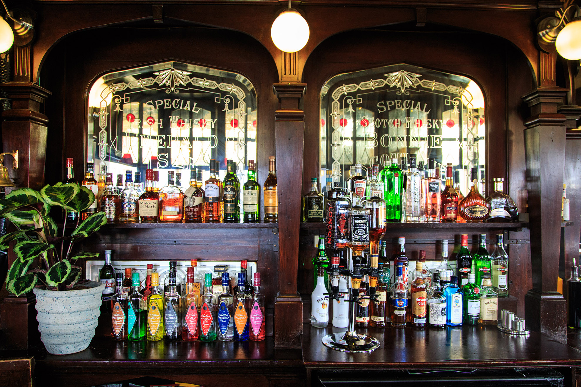 MAIN BAR MAIN BAR