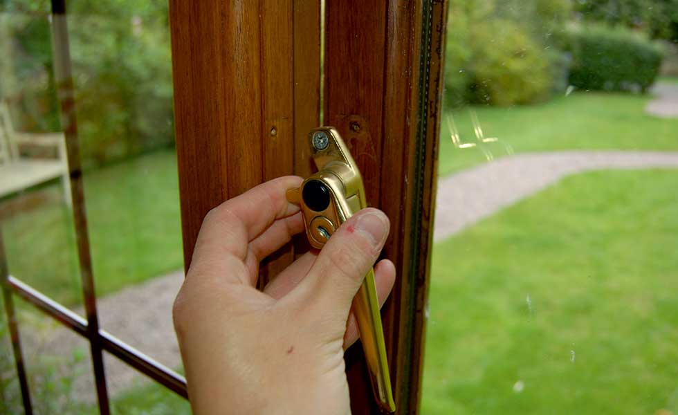 remove window furniture