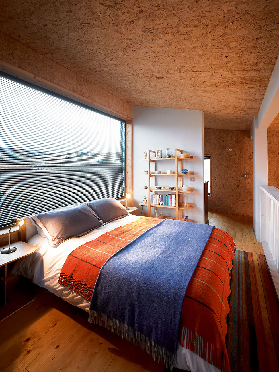 mid-eco-house-bedroom