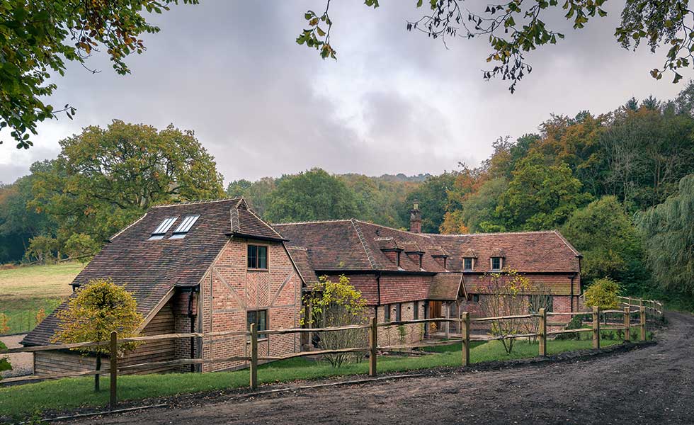 Renovation and extension of a 16th-century cottage