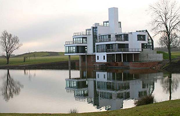 Etonbury Lake House, by Graham Aplin & Tim Drewitt. Berkshire