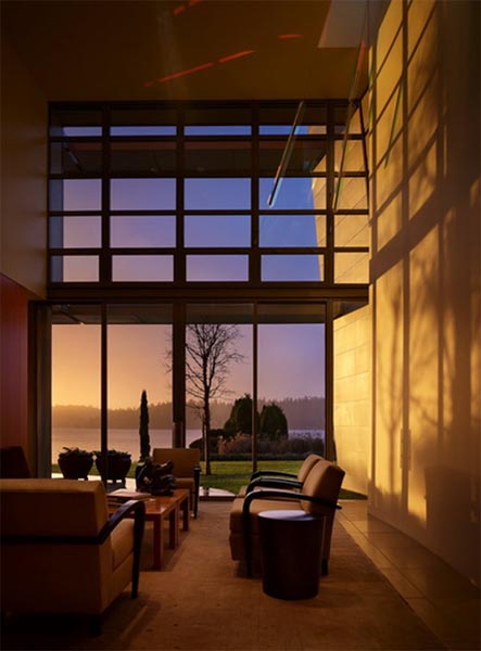 Stunning-Lakeside-Home-01