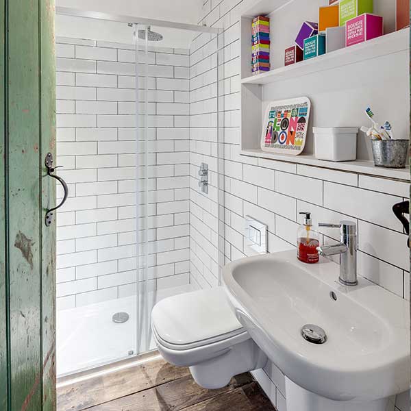 small-neutral-bathroom