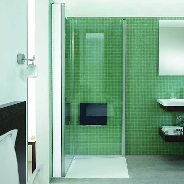 small-bathroom-with-duravit-screen