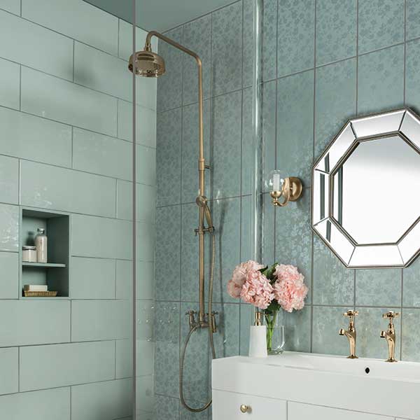 small-bathroom-with-bold-green-tiles