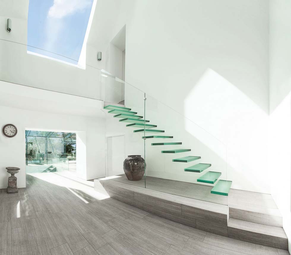Glass cantilevered staircase with floating steps