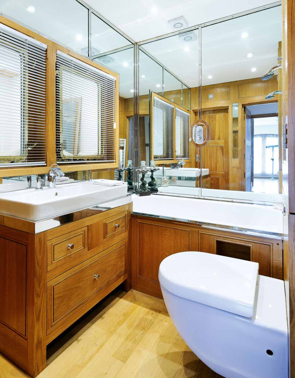Inverdart Boathouse bathroom
