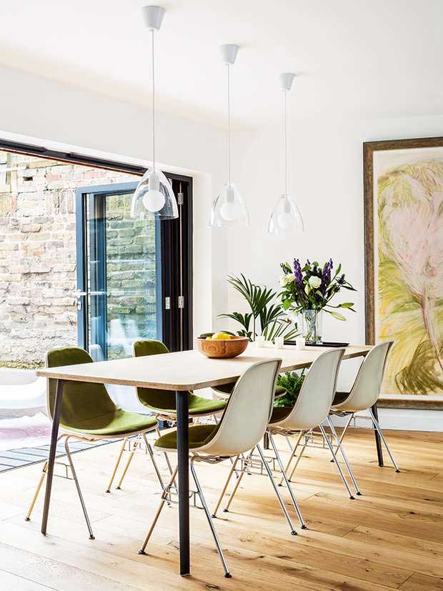 The dining area with folding sliding doors