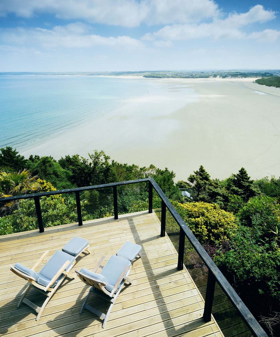 Ocean-view terrace