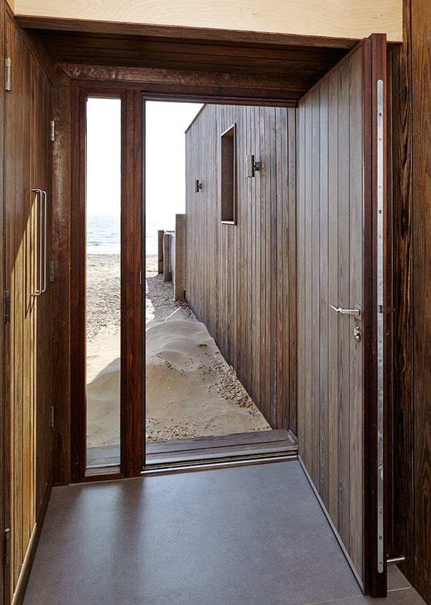front door to illustrate how to fit an external door