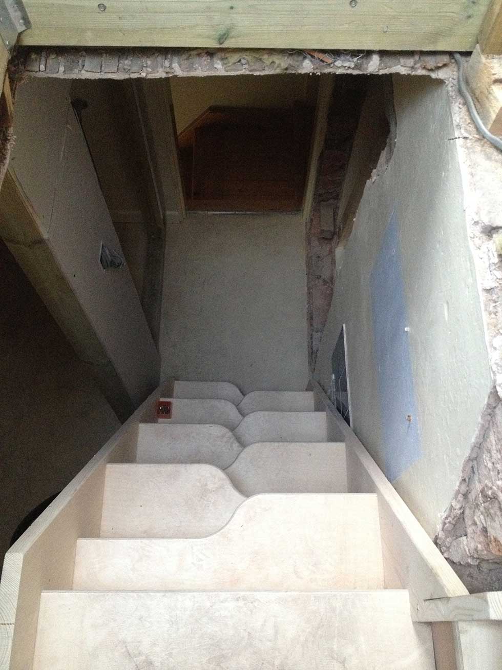 Space-saving loft stairs