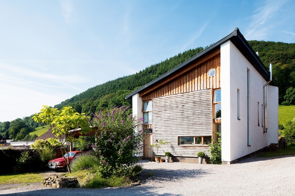 zero carbon scottish house mountains