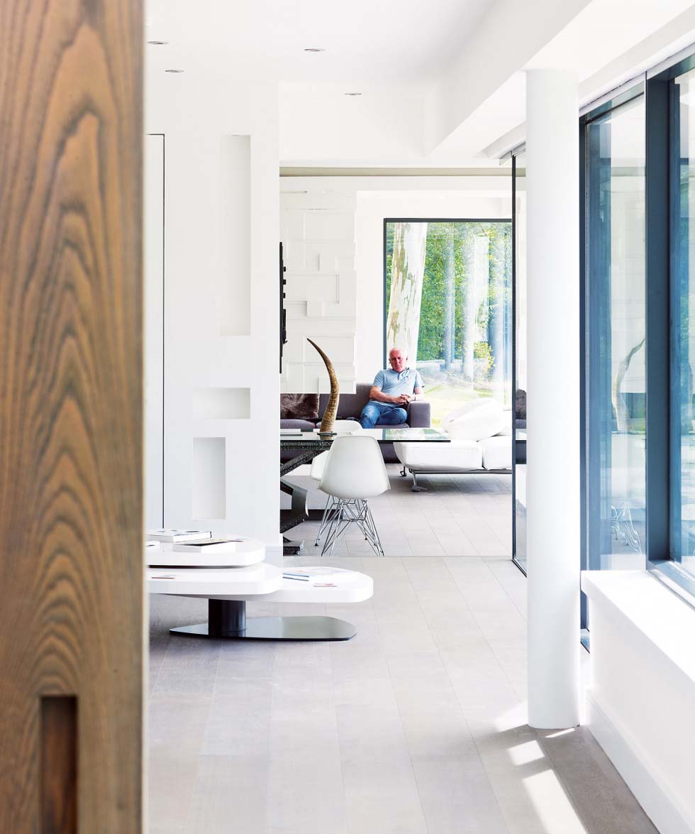 The sitting area with neutral palette