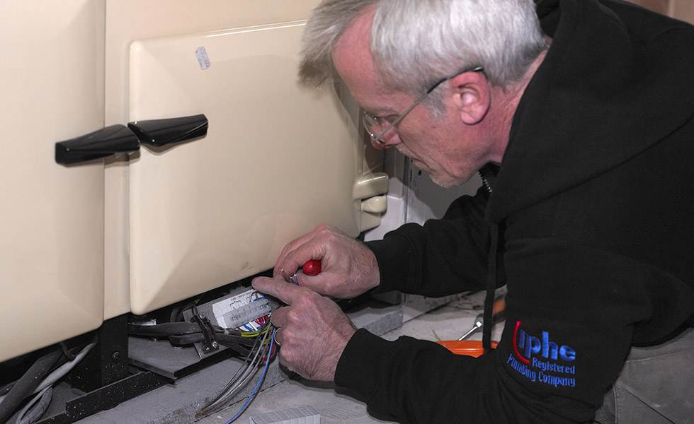 connecting the rayburn range cooker to the electrics